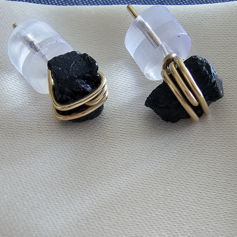 Earings - Picture 2 of 3